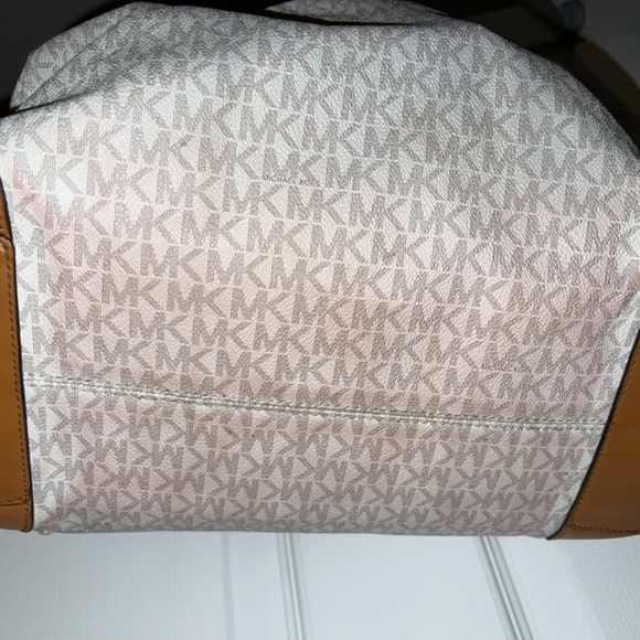 Authentic Michael Kors gently used large handbag - Picture 3 of 3